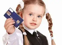 В каких банках есть карты для детей, с какого возраста их можно оформить, за сколько?