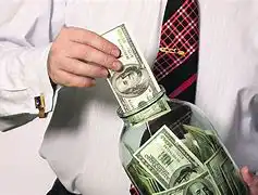 Сколько можно заработать, если открыть вклад в валюте в апреле